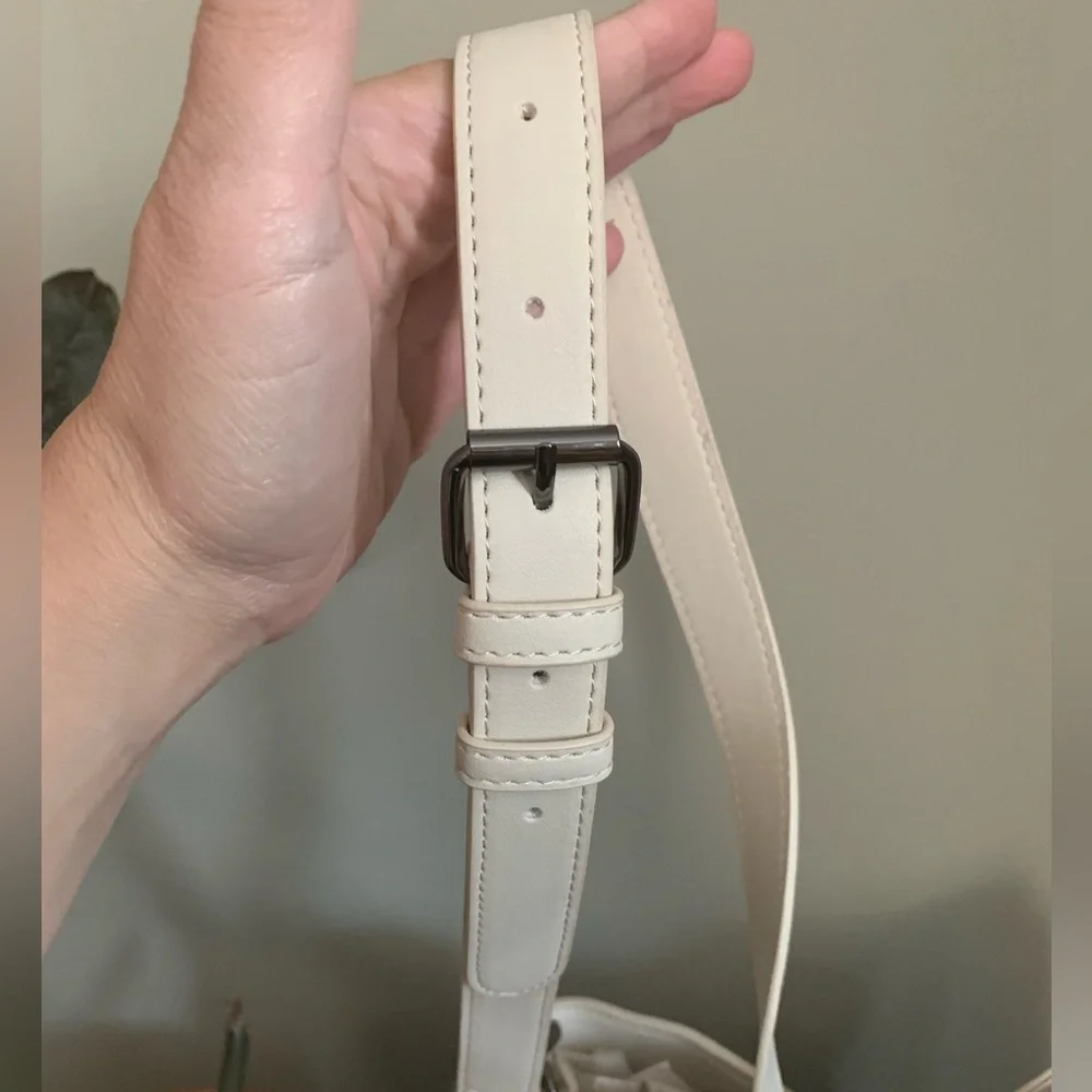 *smaller* Betsey Johnson skull embossed crossbody or satchel purse halloween - Picture 4 of 15